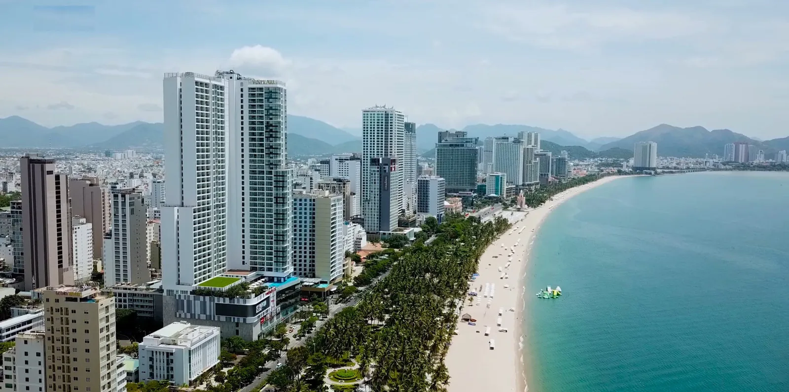 Toàn cảnh thành phố và vịnh biển Nha Trang